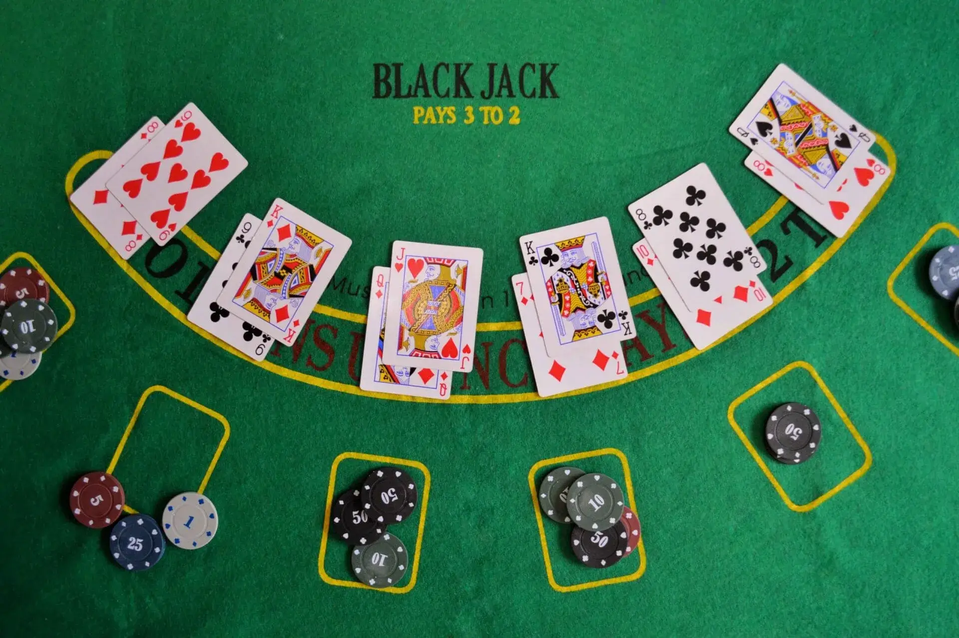 Blackjack tại 868vip là một trò chơi đánh bài phổ biến và hấp dẫn, được rất nhiều người yêu thích trong các sòng bạc trực tuyến.